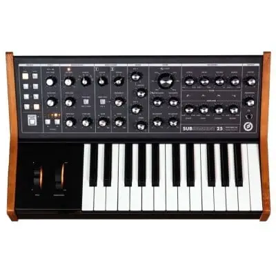 moog subsequent 25