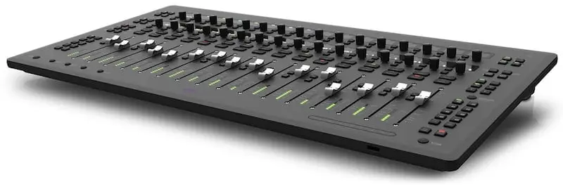 Avid S3 DAW-Bedienoberfläche 2 Avid S3 DAW-Bedienoberfläche